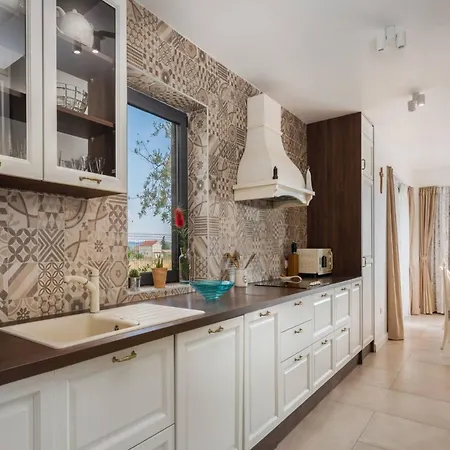 Hotell Luxury Family Paradise With Private Pool, Jacuzzi, Sauna And Gym Near The In Kastel Luksic - Split 4*