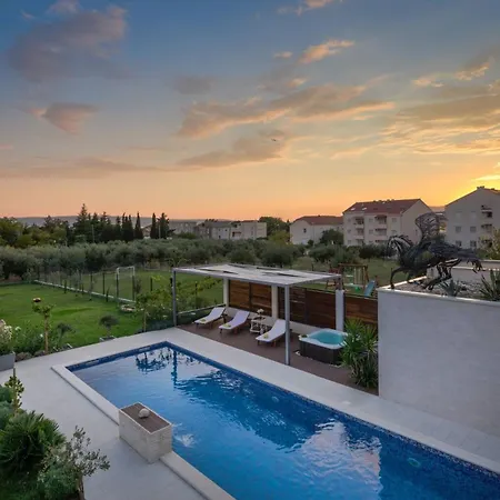 Luxury Family Paradise With Private Pool, Jacuzzi, Sauna And Gym Near The In Kastel Luksic - Split Hotell Kaštela