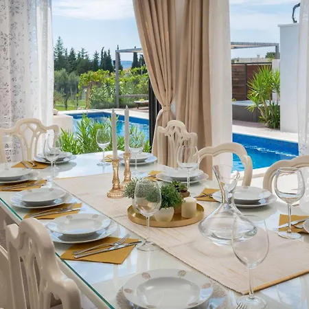 Luxury Family Paradise With Private Pool, Jacuzzi, Sauna And Gym Near The In Kastel Luksic - Split
